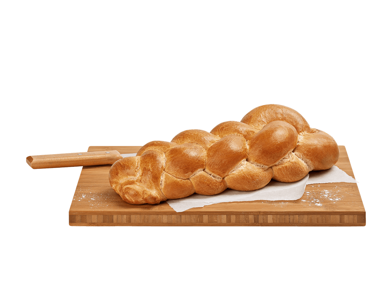 Une tresse au beurre dorée sur une planche à découper en bois avec un couteau.