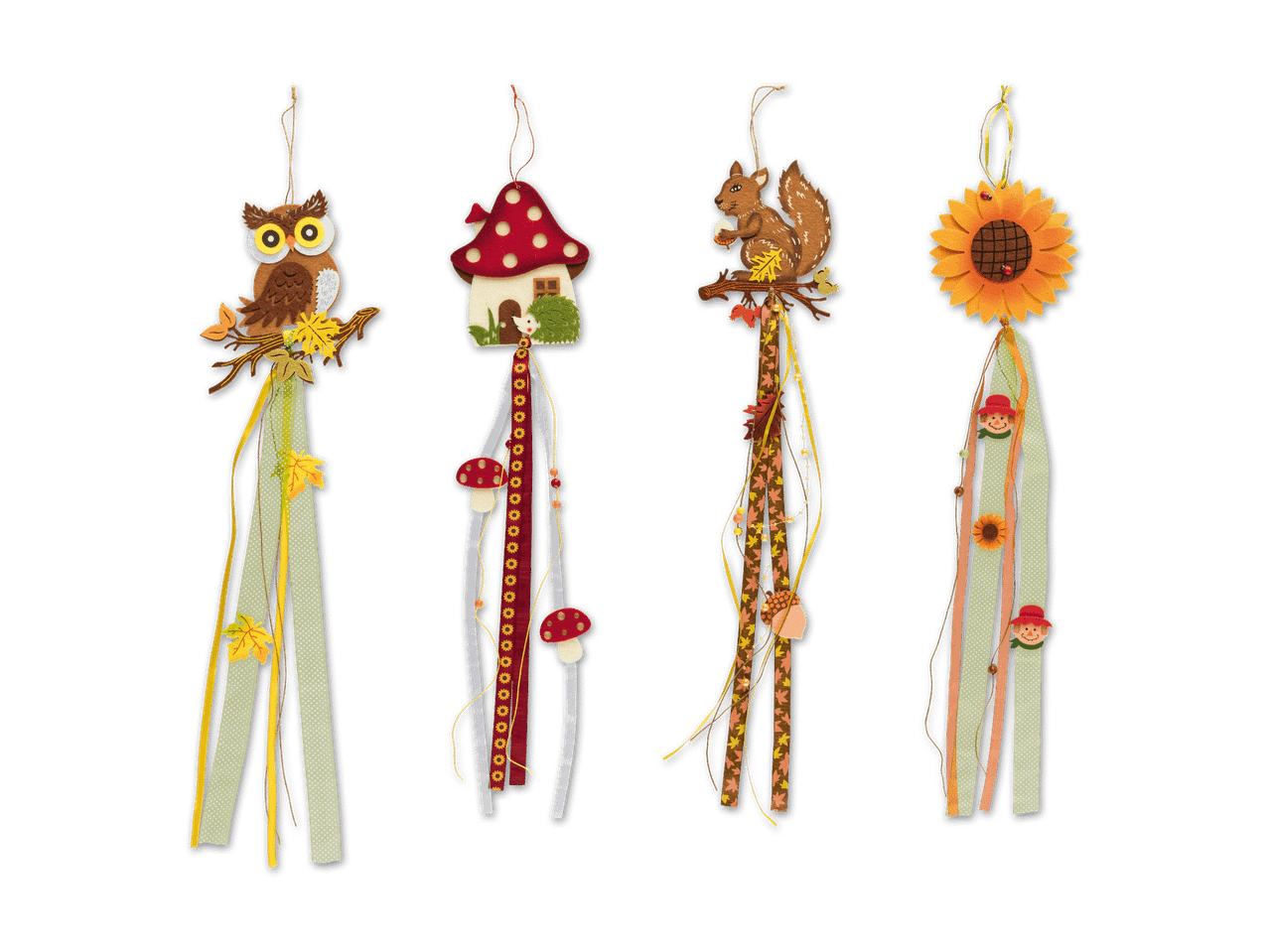 Vier herbstliche Dekorationen: Eule, Pilzhaus, Eichhörnchen und Sonnenblume mit Bändern.