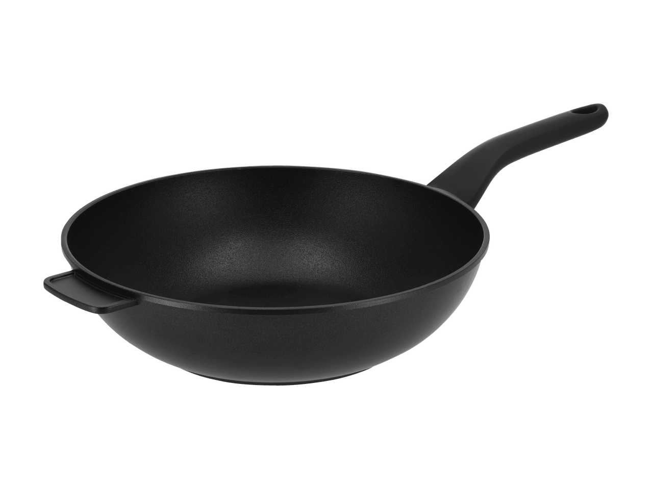 Sort wokpande med et langt håndtag og et mindre hjælpehåndtag.