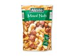 Pose med blandede nødder, herunder cashewnødder, hasselnødder og valnødder, med teksten 'SMALLER PACK, SAME CONTENTS'.