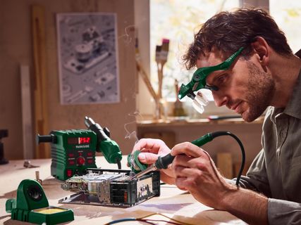 Forrasztó és hőlégfúvó állomás