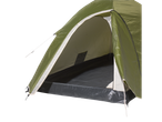 Uma barraca de camping verde aberta, mostrando o interior.
