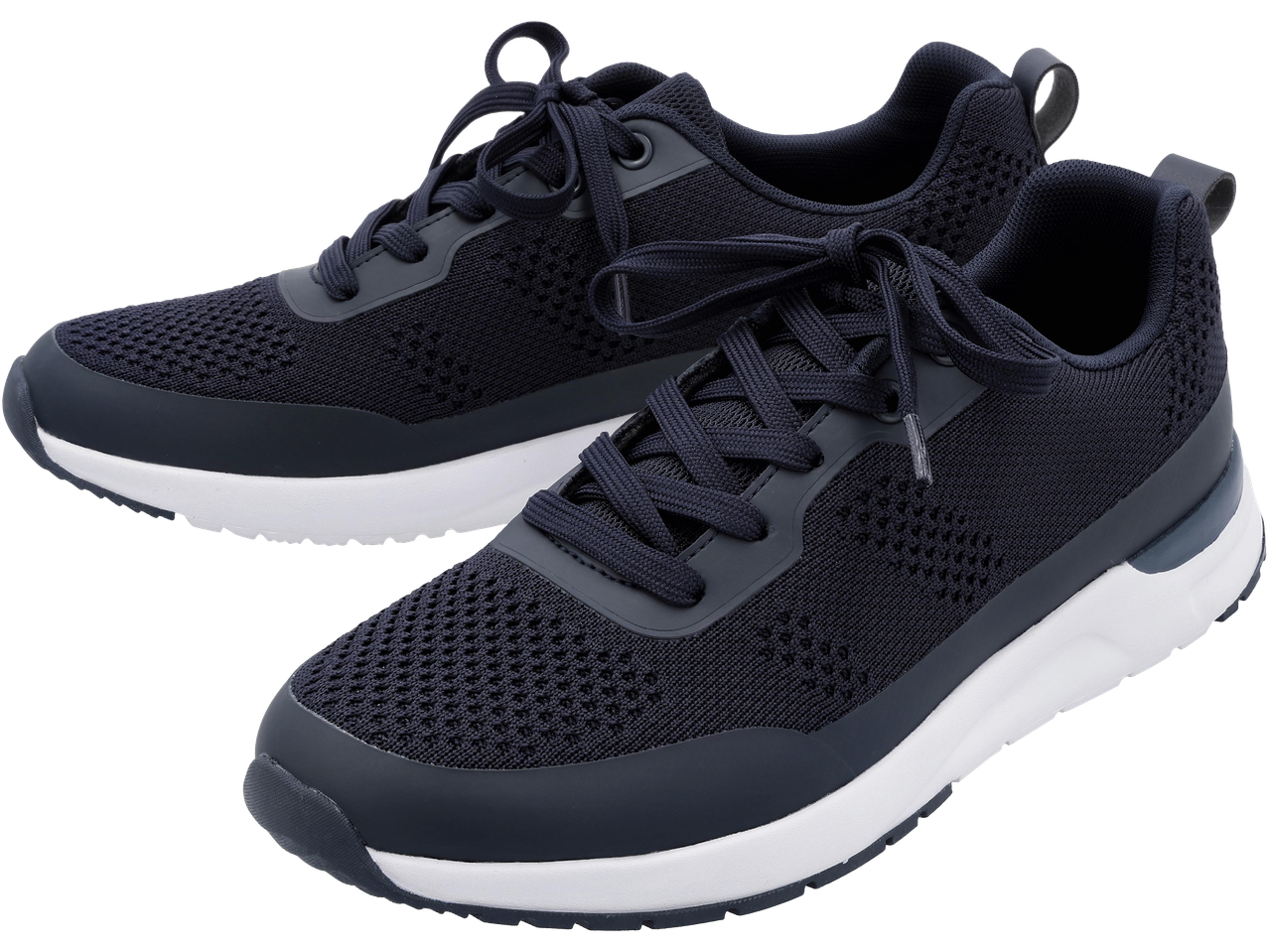 Sötétkék sportcipő fehér talppal, fekete háttér előtt.