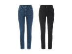 Zwei Paar Damenjeans: eine blaue und eine schwarze.