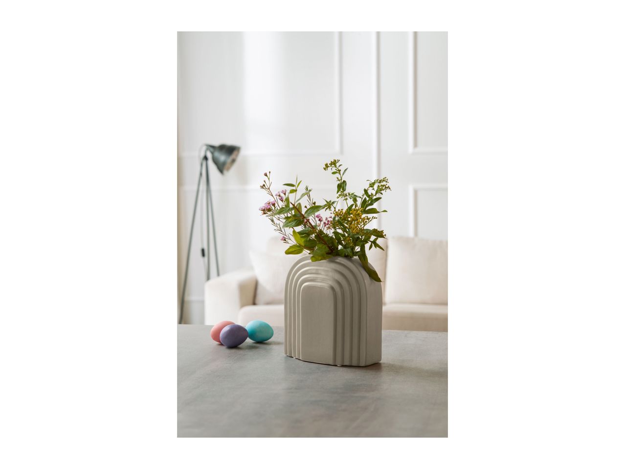 Go to full screen view: Decorative Vase - Image 3