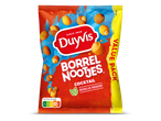 Een zakje borrelnootjes met de tekst 'Borrel Nootjes Cocktail' en 'Heerlijk Krokant', met Nutri-Score D.