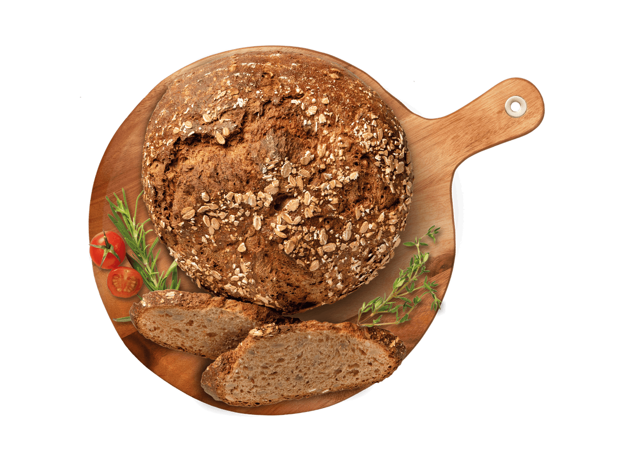 Ein runder, mit Haferflocken bestreuter Brotleib auf einem Holzbrett, daneben zwei Brotscheiben und Kräuter.