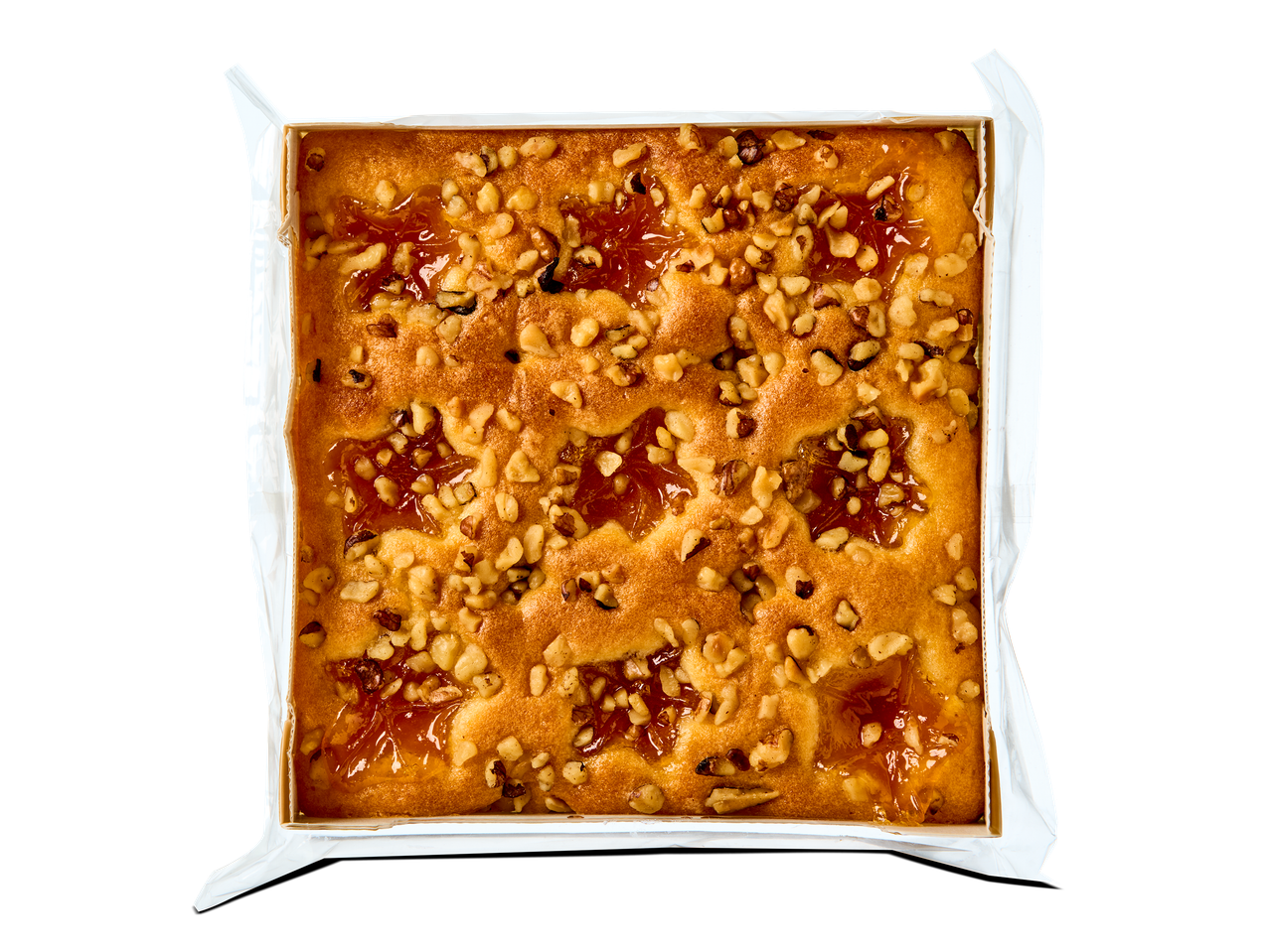 Bovenaf gezien vierkant gebak met noten en jam in een witte verpakking.