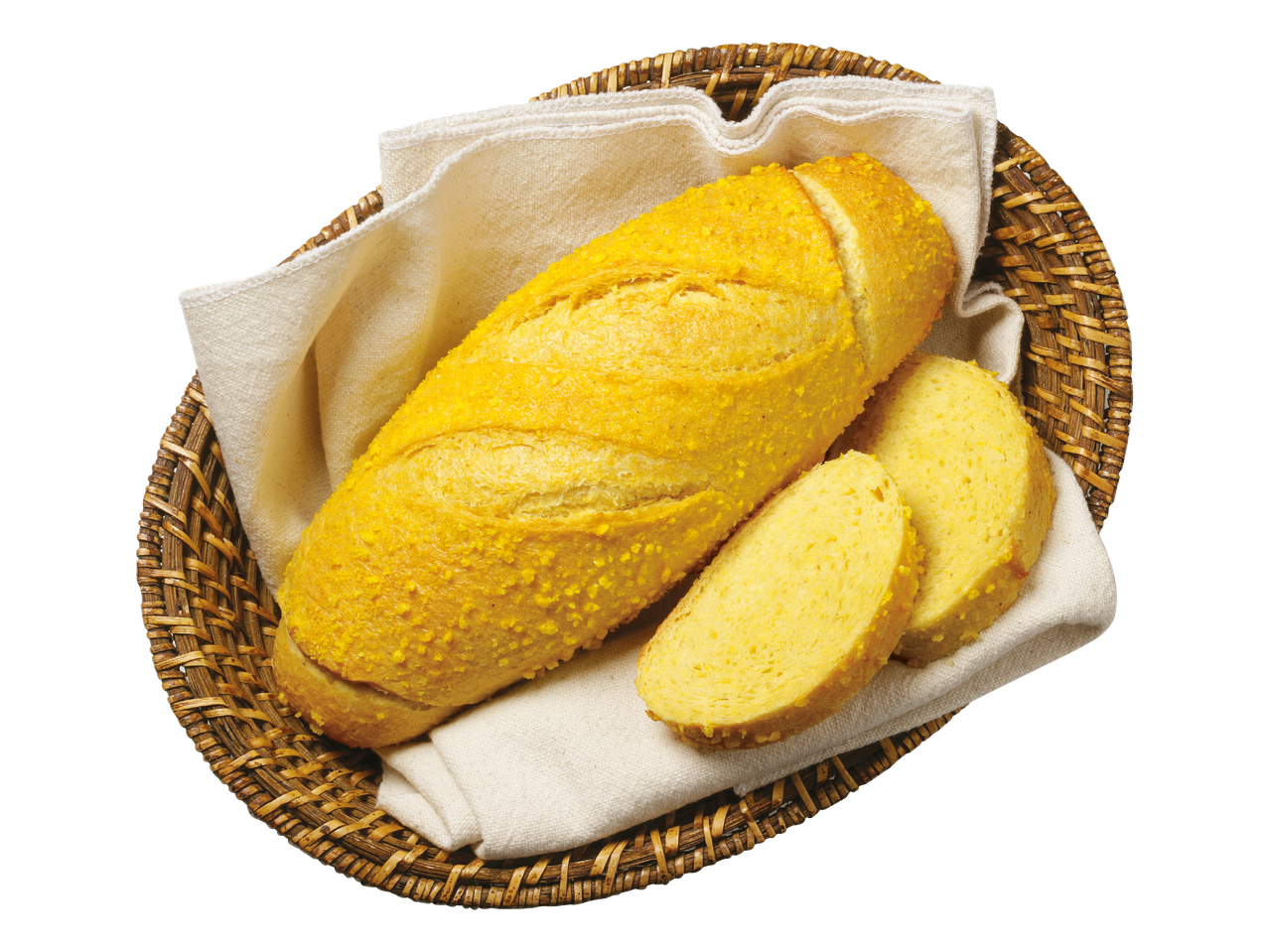 Pekač s koruznim kruhom in rezinami na beli prtičku.