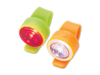 Zwei leuchtende Fahrradlichter, eines rot und eines weiß, auf schwarzem Hintergrund.