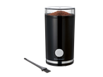 Moedor de café preto com café moído e uma escova de limpeza.