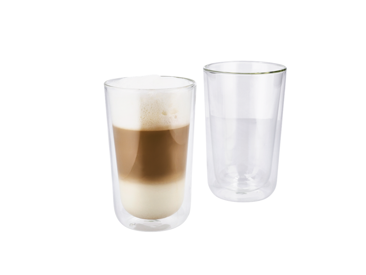 Twee thermoglazen, één met latte macchiato, de andere leeg.