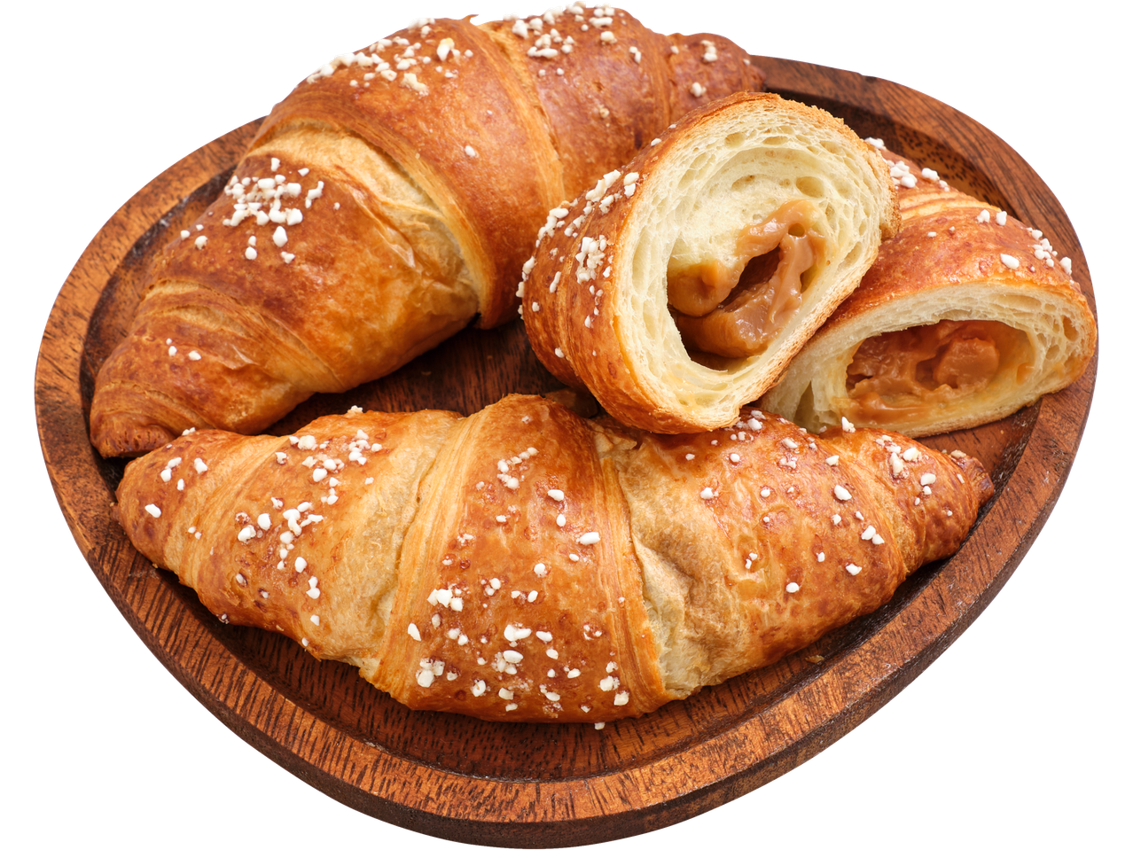 Kroasāni ar dulce de leche pildījumu un cukura drumstalām uz koka šķīvja.