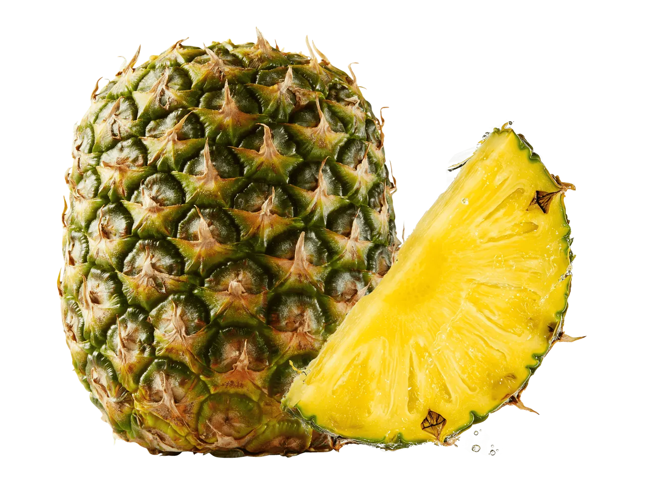 Ananas ja viipale mustalla taustalla.
