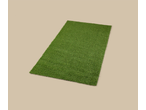 Pravougaona rola veštačke trave LIVARNO Rasenteppich na bež pozadini.