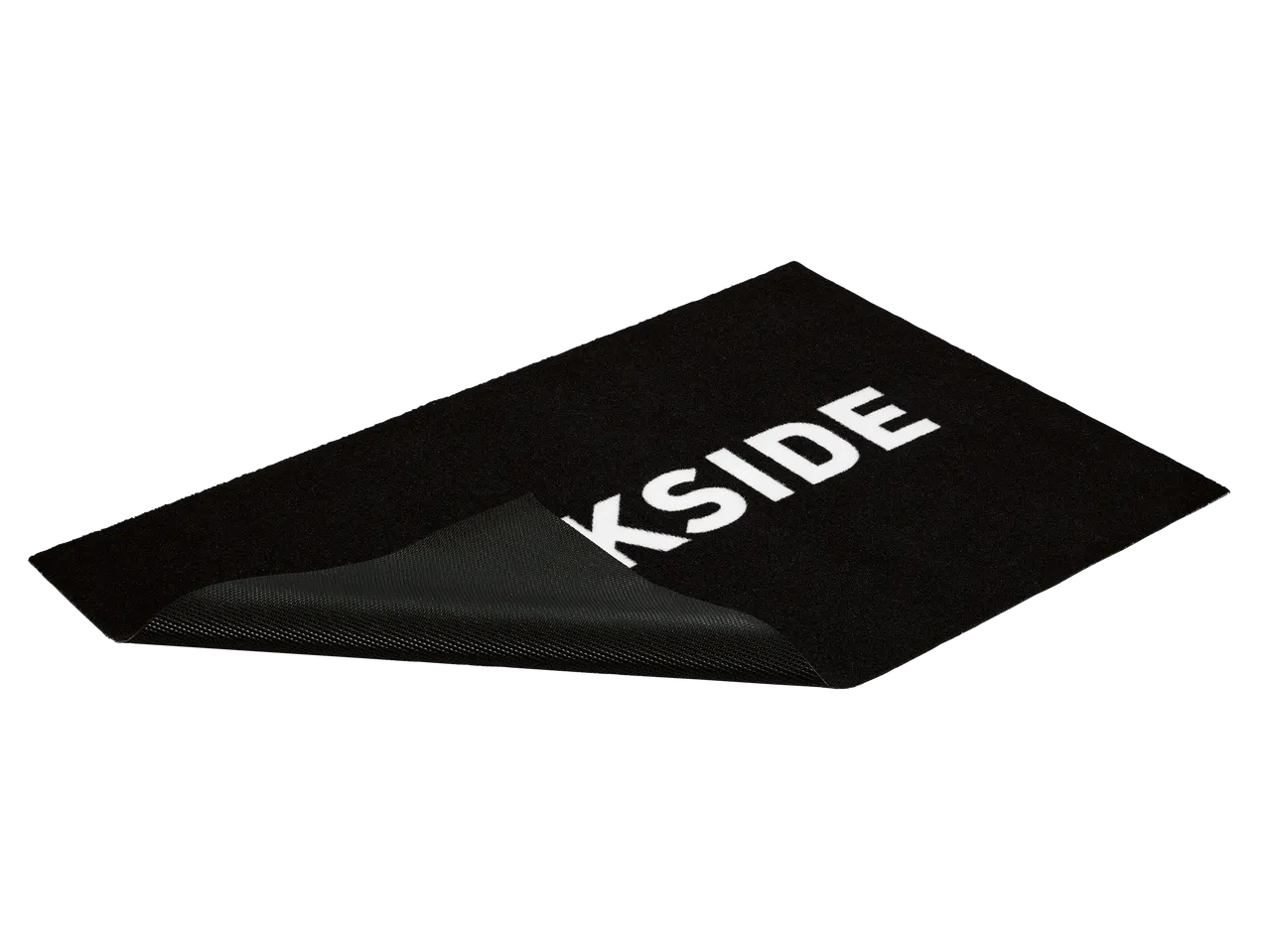 Un tappeto nero con la scritta 'KSIDE' in bianco, parzialmente sollevato per mostrare il lato inferiore testurizzato.