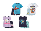 Vier Kinder-Pyjama-Sets mit lustigen Tiermotiven.