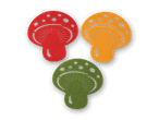 Drei bunte Pilze, rot, orange und grün, auf schwarzem Hintergrund.
