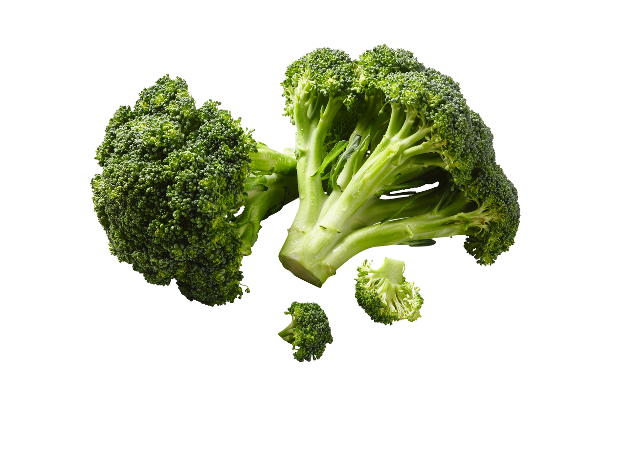 Šviežias brokolis juodame fone.