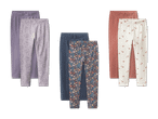 Drei Sets Kinderleggings, darunter einfarbige und gemusterte Designs mit Katzen und Blumen.