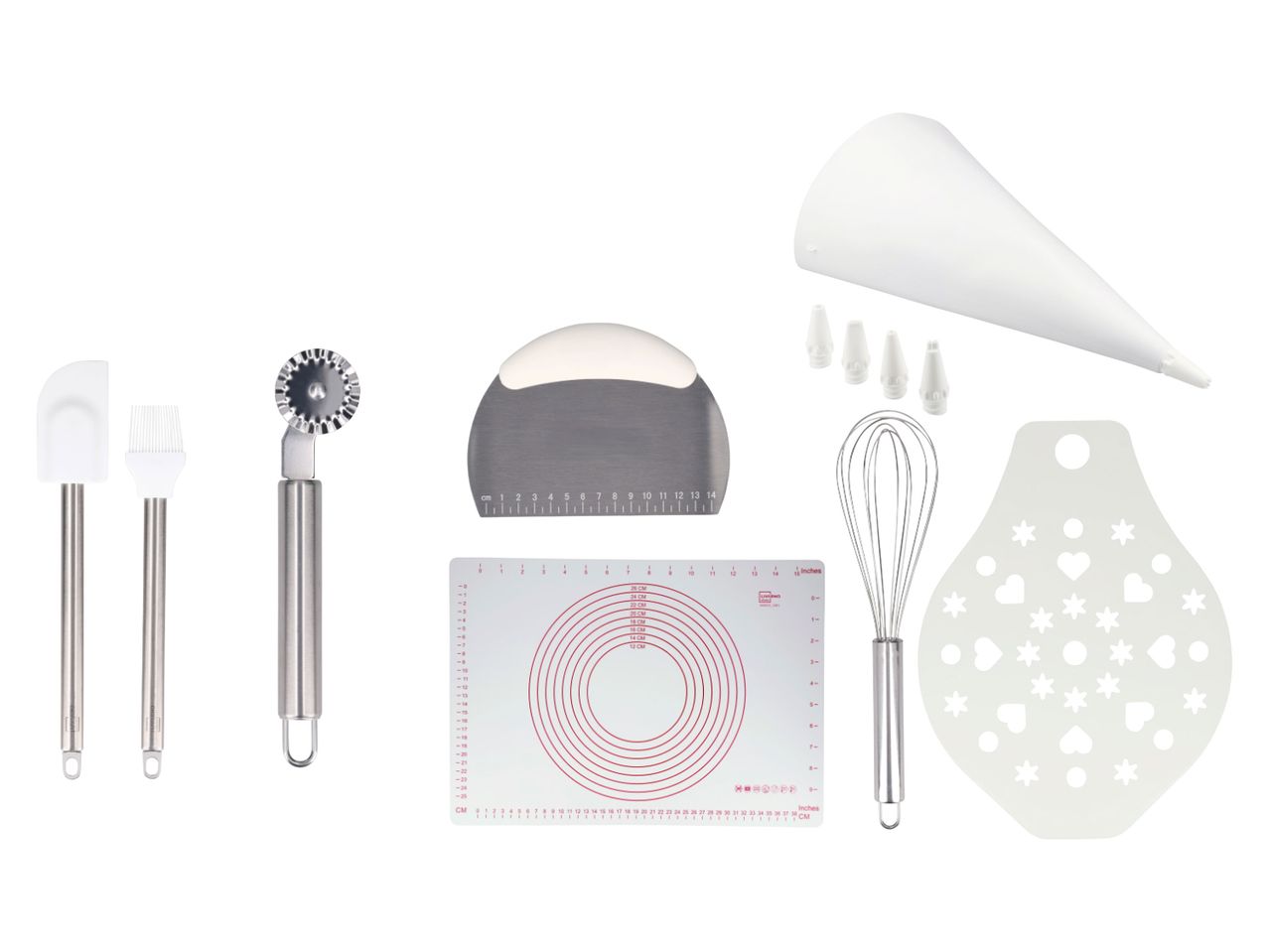 Set za pečenje s lopaticom, kistom, rezačem za tijesto, pjenjačom, vrećicom za ukrašavanje i podlogom za pečenje.