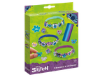 Set met 3 armbanden en 18 bedels met stripfiguren op een groene achtergrond.