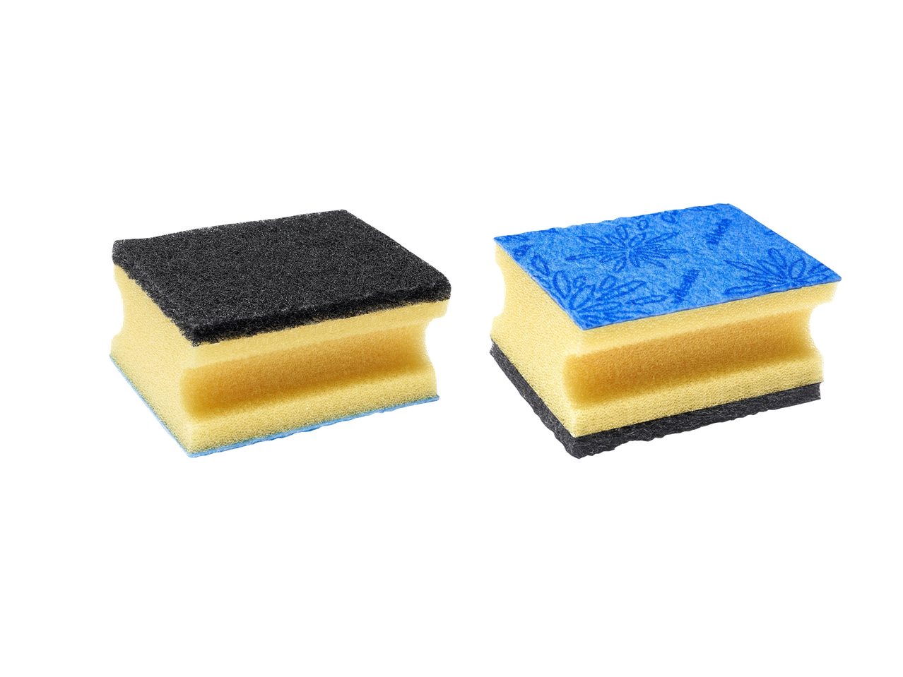 Deux éponges de nettoyage, l'une avec un côté noir et l'autre avec un côté bleu à motifs.
