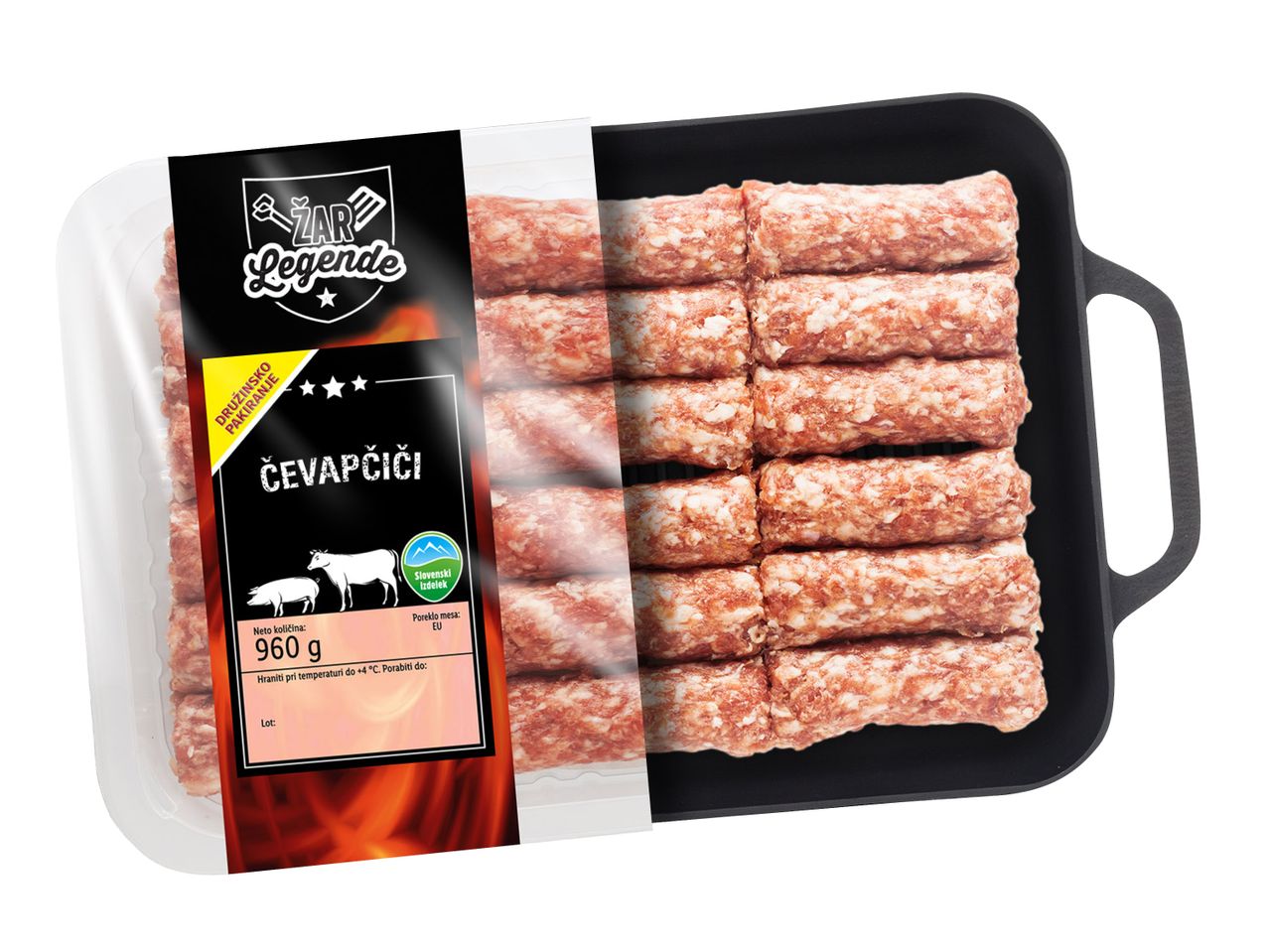 Pakiranje Žar Legende čevapčičev (960 g) v črni ponvi.