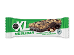 XL müslibar med hasselnødder og mørk chokolade.