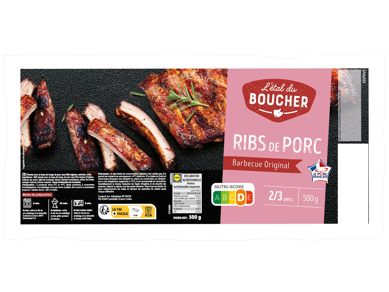 Des travers de porc marinés à la sauce barbecue, prêts à être grillés, avec des informations nutritionnelles et de préparation.