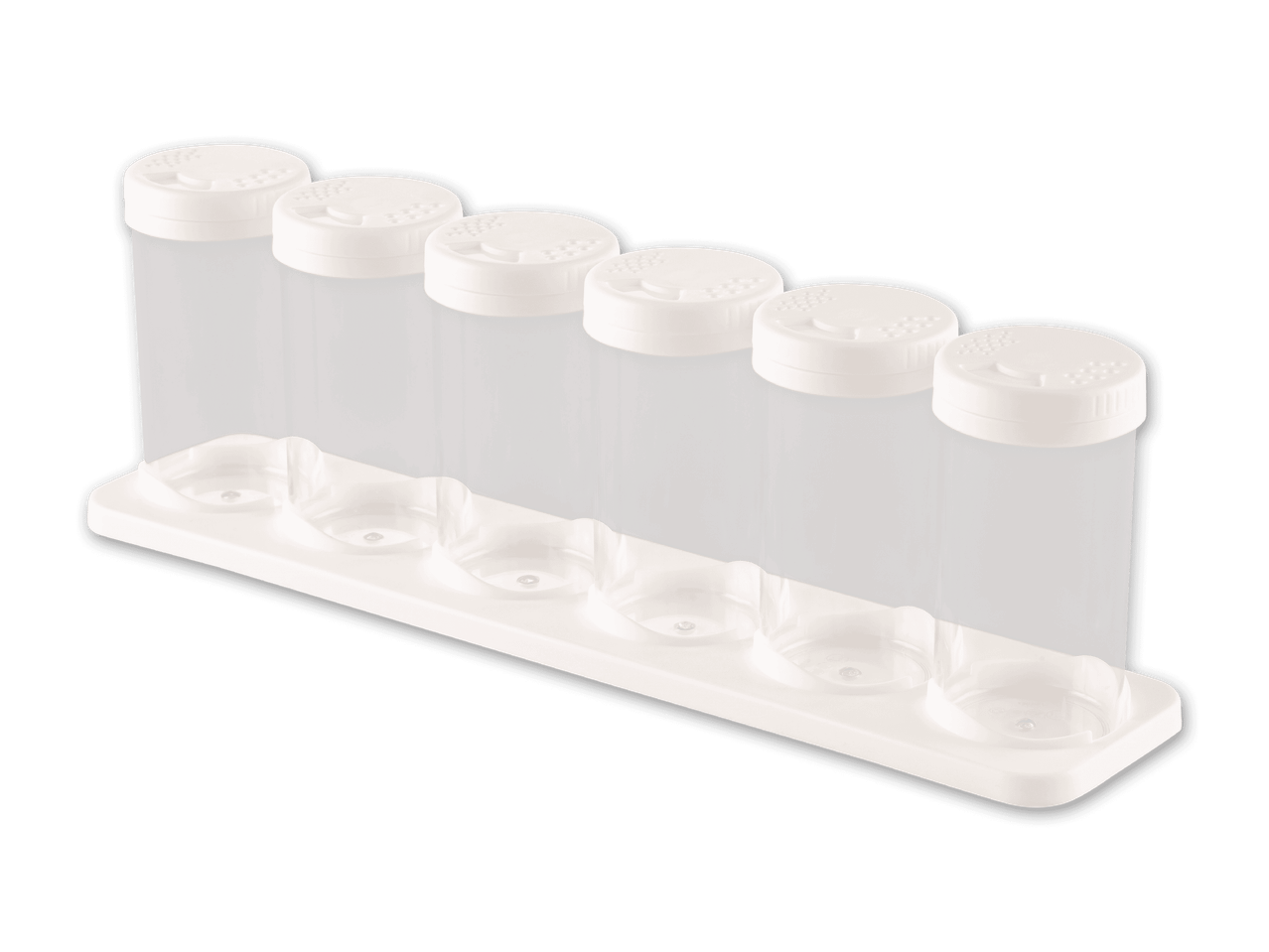 Sechs transparente Gewürzstreuer mit weißen Deckeln in einem weißen Halter