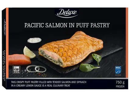 Sluoksniuotos tešlos kepinys su lašiša 