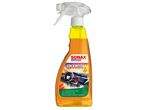 Препарат за почистване на пластмасата на автомобил Sonax®.