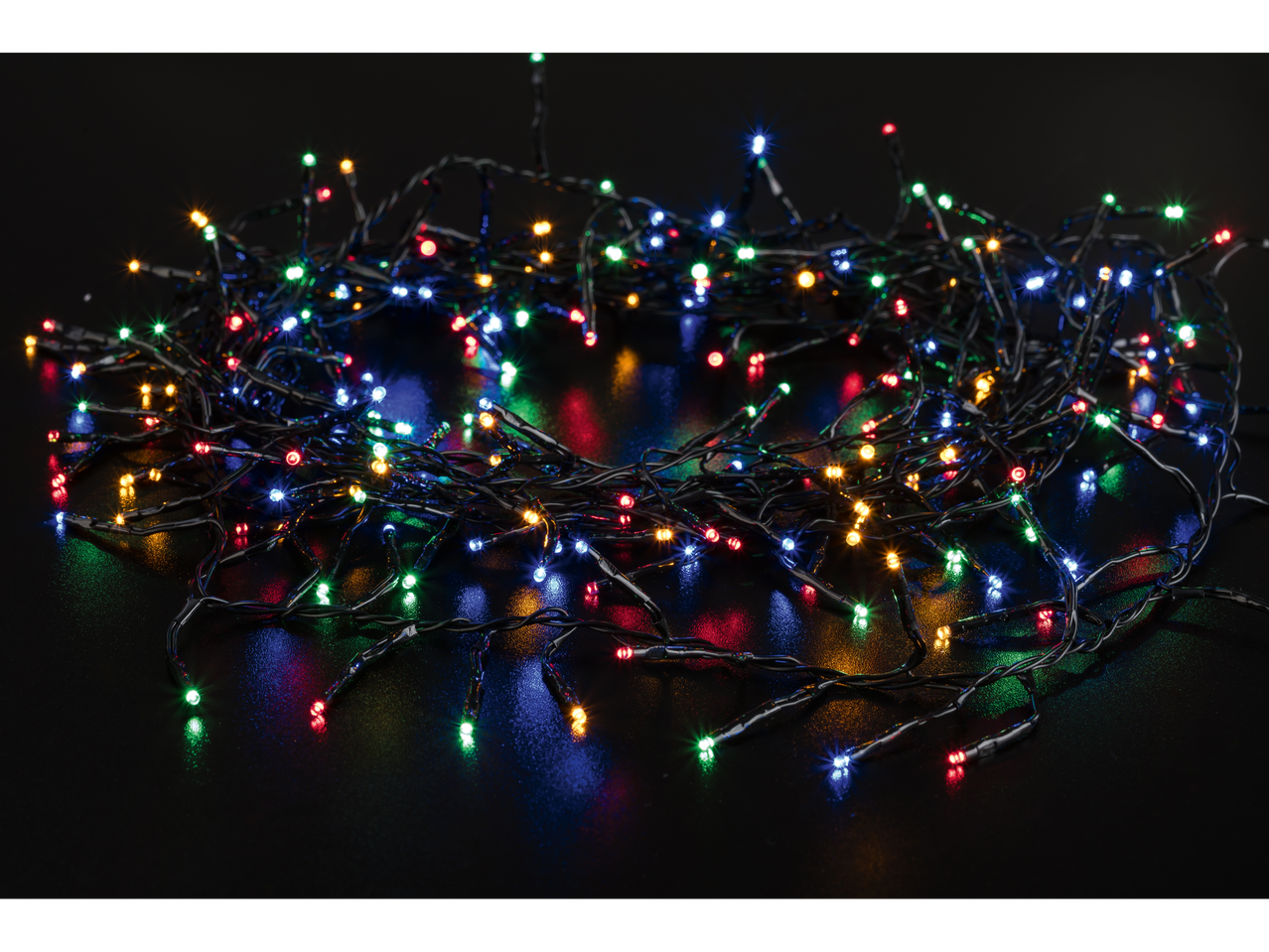 LIVARNO home LED žaruljice värvilised tuled tumedal taustal