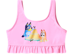 Top de biquíni rosa para menina com Bluey e Bingo a brincar na areia.