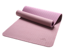 Розова постелка за йога, частично навита, с текстурирана повърхност.