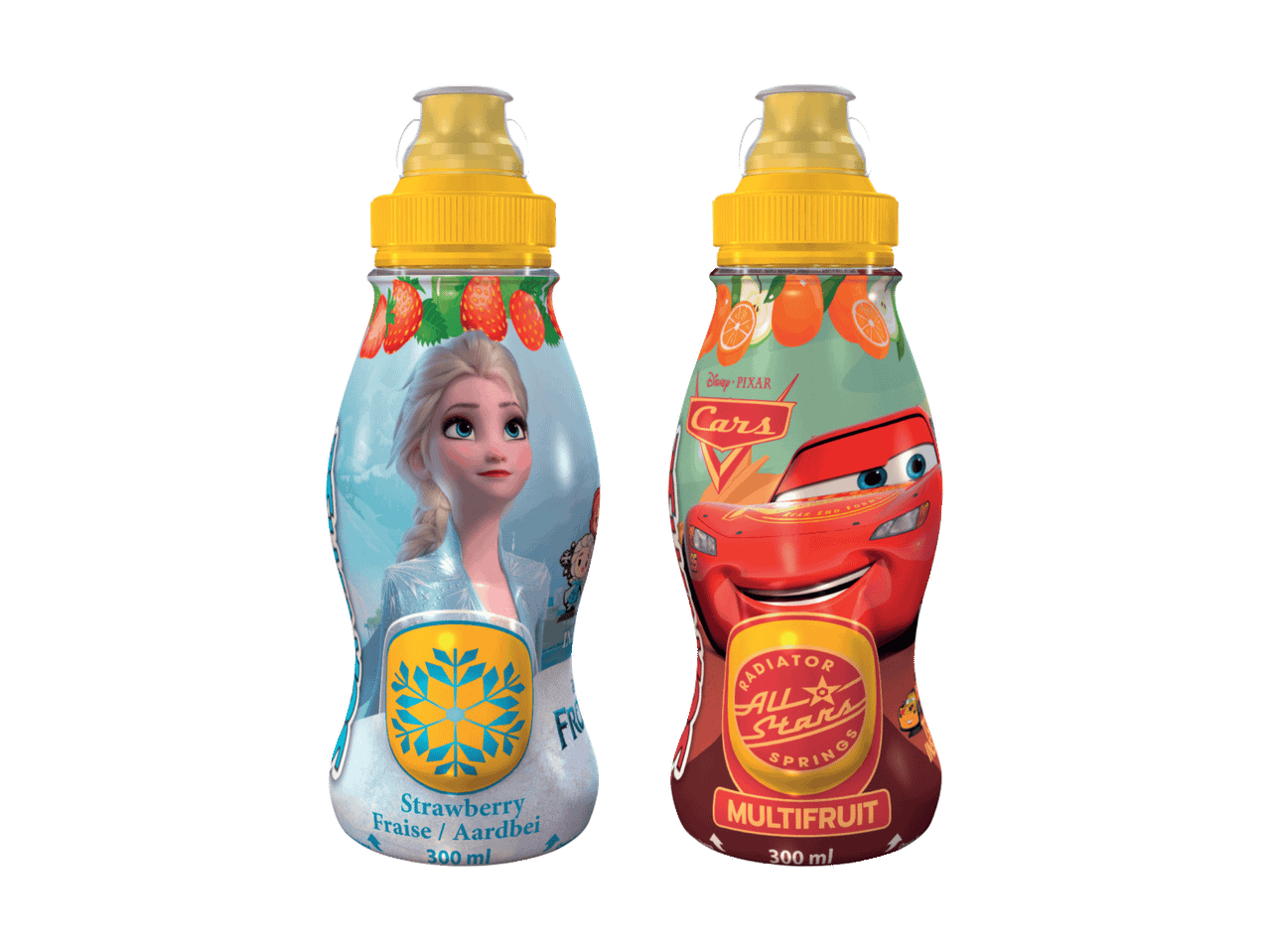 Zwei Flaschen Kindergetränke, eine mit Disney Frozen-Motiv (Erdbeere) und eine mit Disney Pixar Cars-Motiv (Multifrucht).