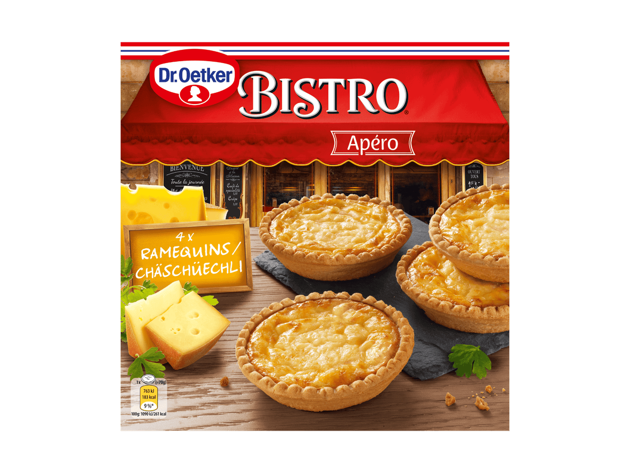 Käse-Quiches im Bistro-Stil, mit Käse und Petersilie, auf einem Holztisch.