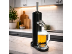 Máquina de cerveja MAD MONKEY com copo de cerveja na bancada da cozinha