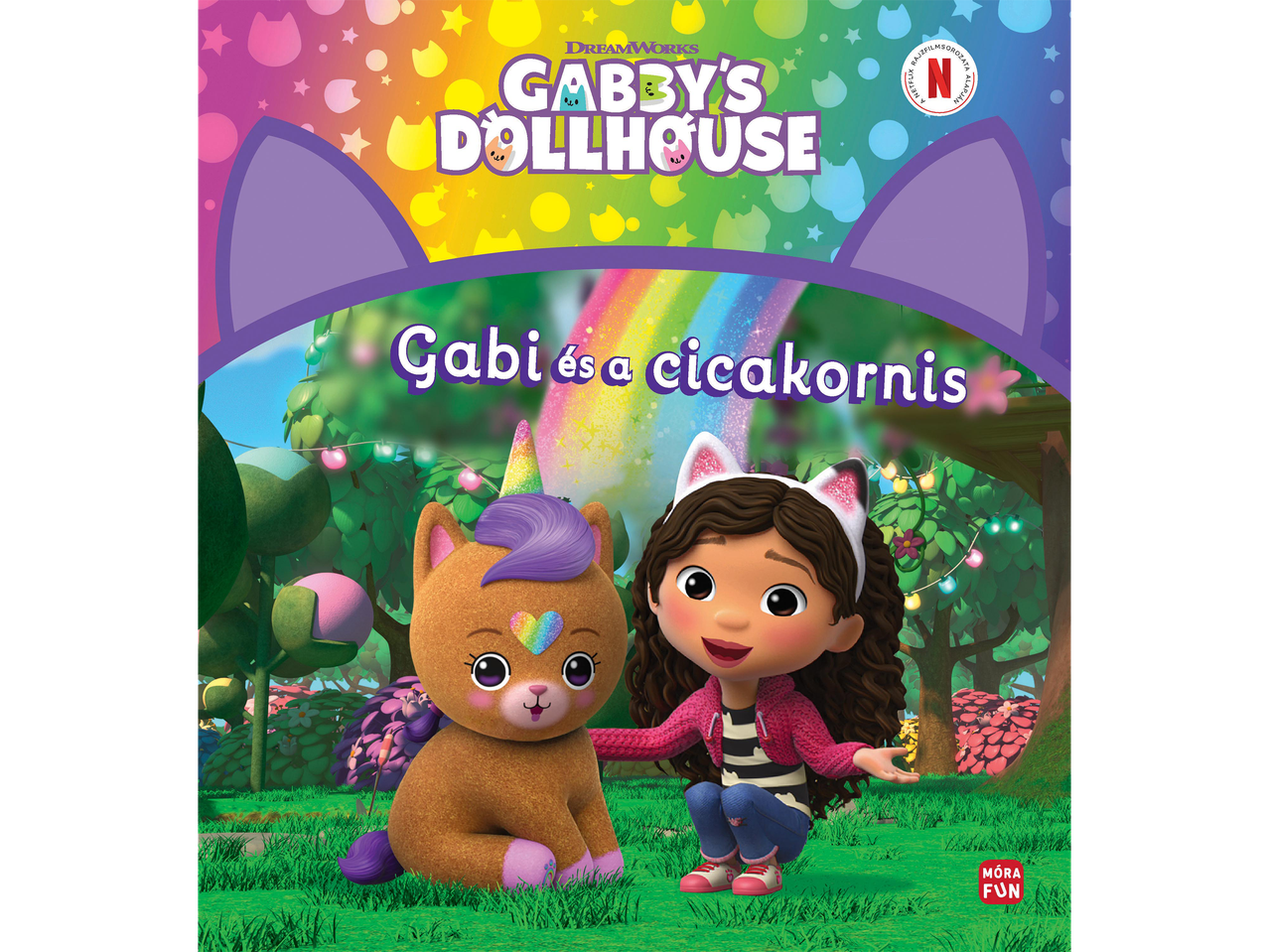 Gabby's Dollhouse könyvborító Gabbyval és egy unikornis cicával egy varázslatos erdőben.