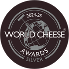 World Cheese Awards 2024-25 Silber Siegel mit Globus und Käsemesser.