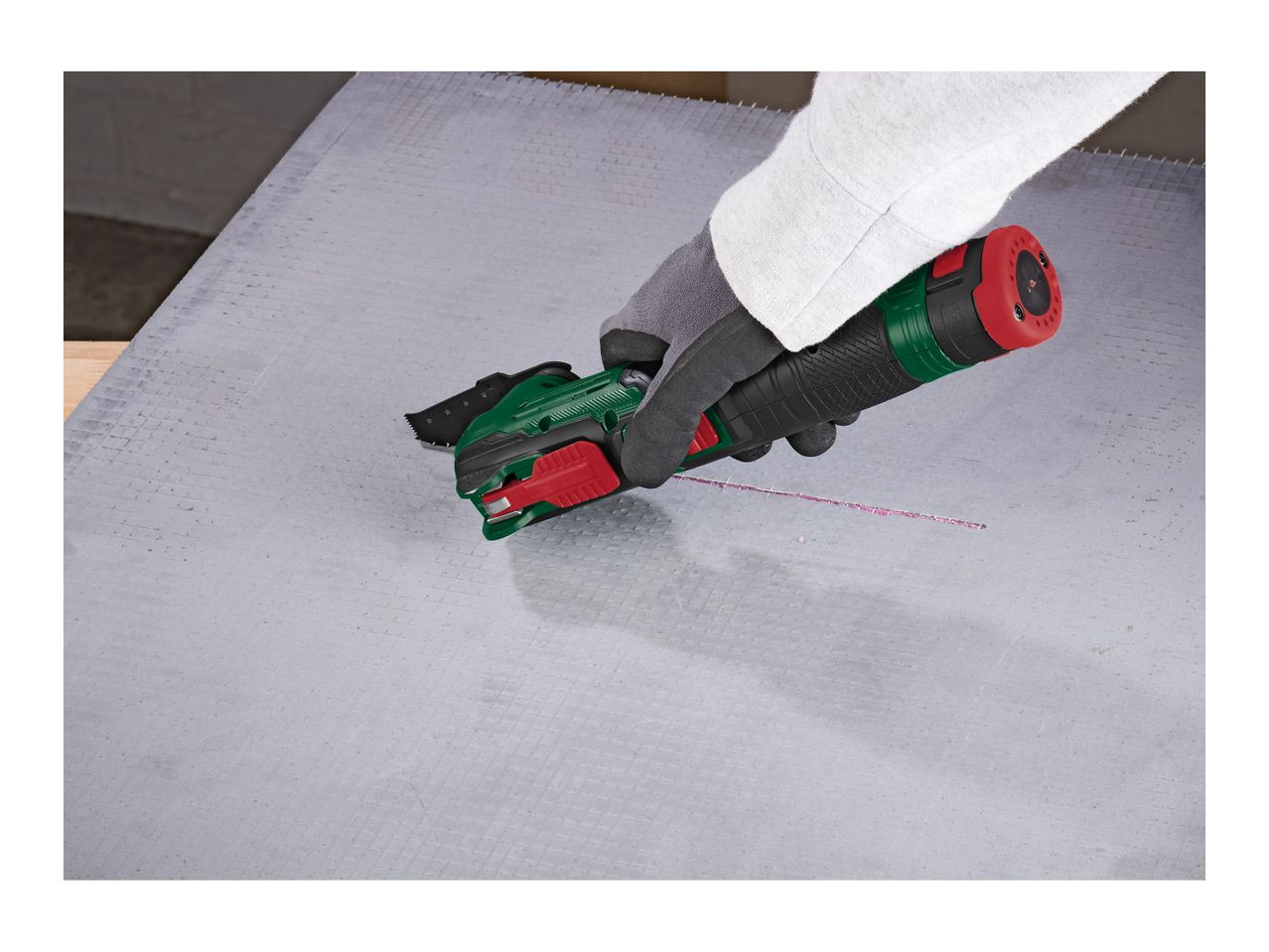 Go to full screen view: Parkside 12V Cordless Multipurpose Tool Starter Set - Image 9