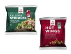 To poser Rose kyllingeprodukter: stegte kyllingestrimler og hot wings.