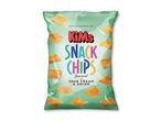 Pose med sprøde snackchips med smag af creme fraiche og løg.