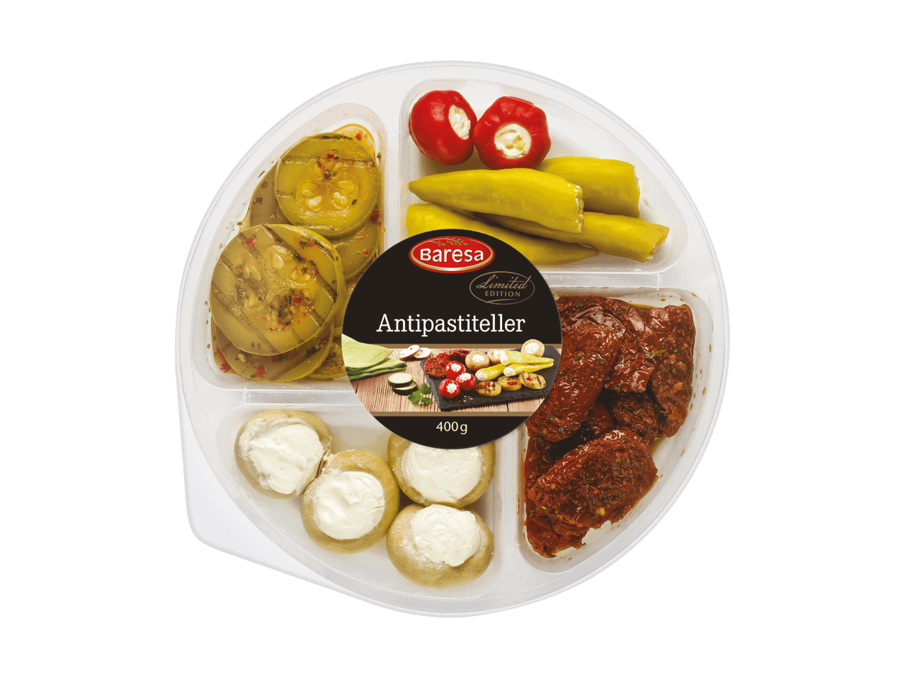 Baresa Antipastiteller mit gegrillter Zucchini, gefüllten Paprika, getrockneten Tomaten und gefüllten Champignons.