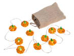 Halloween-pumpalyktor som väller ut ur en tygpåse.