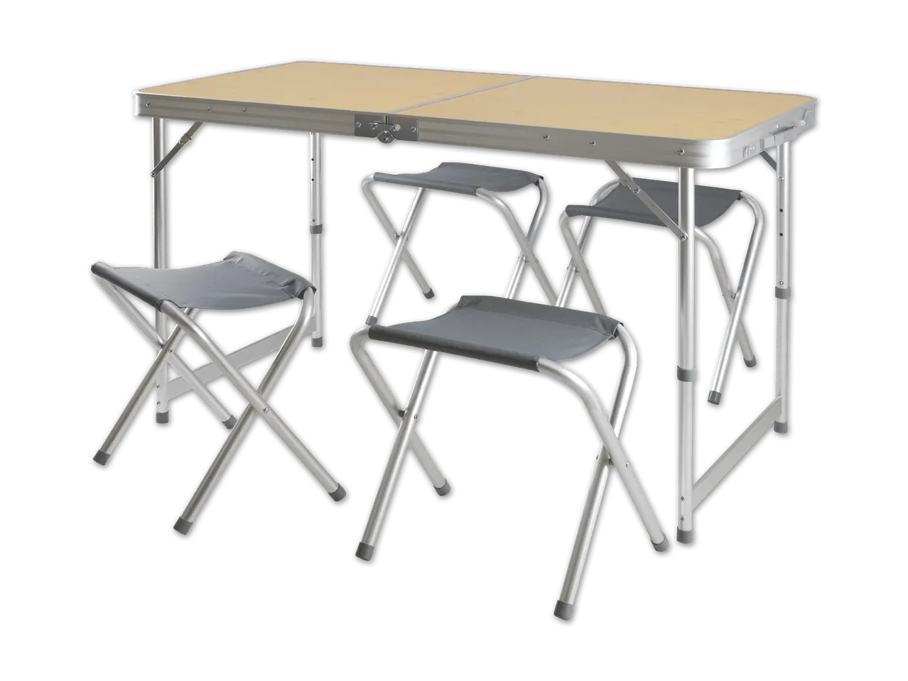 Ein faltbarer Campingtisch mit drei passenden Klappstühlen.