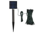 Luzes de corda solares com painel solar preto e luzes LED verdes.