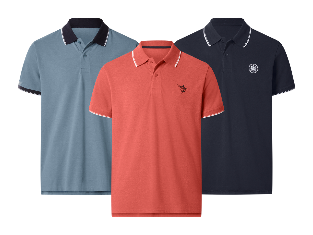 Tri muške polo majice u plavoj, koraljnoj i tamnoplavoj boji s prugastim ovratnicima i rukavima.