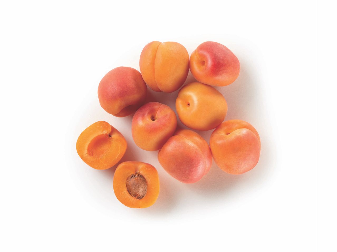 A pile of fresh apricots.